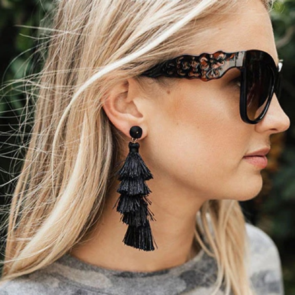 PAPA GEMS VINTAGE JEWELRY SHOP Black Tiered Tassle Dangle Earrings